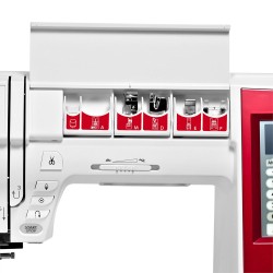 Machine à coudre eXcellence 680+ : rangement frontal