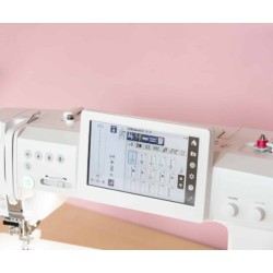 Machine à coudre eXcellence 792PRO : écran LCD